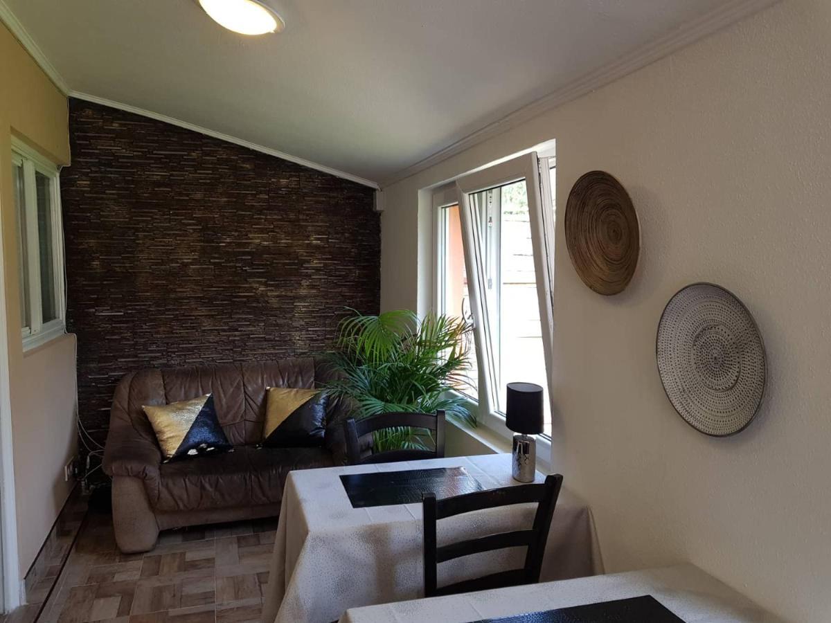 Airport16 Bed And Breakfast Вечеш Екстериор снимка