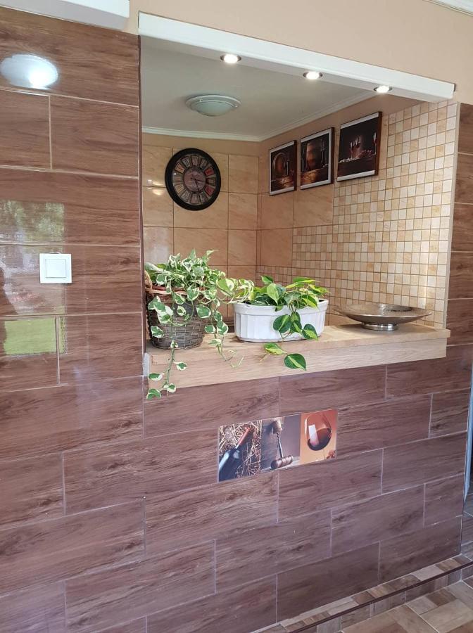 Airport16 Bed And Breakfast Вечеш Екстериор снимка