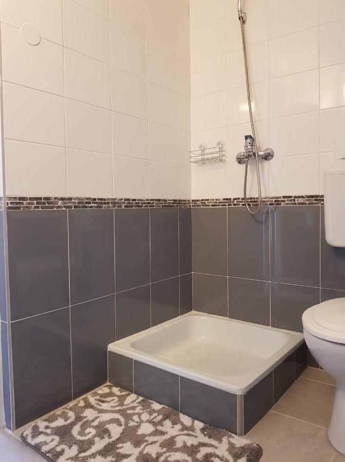 Airport16 Bed And Breakfast Вечеш Екстериор снимка