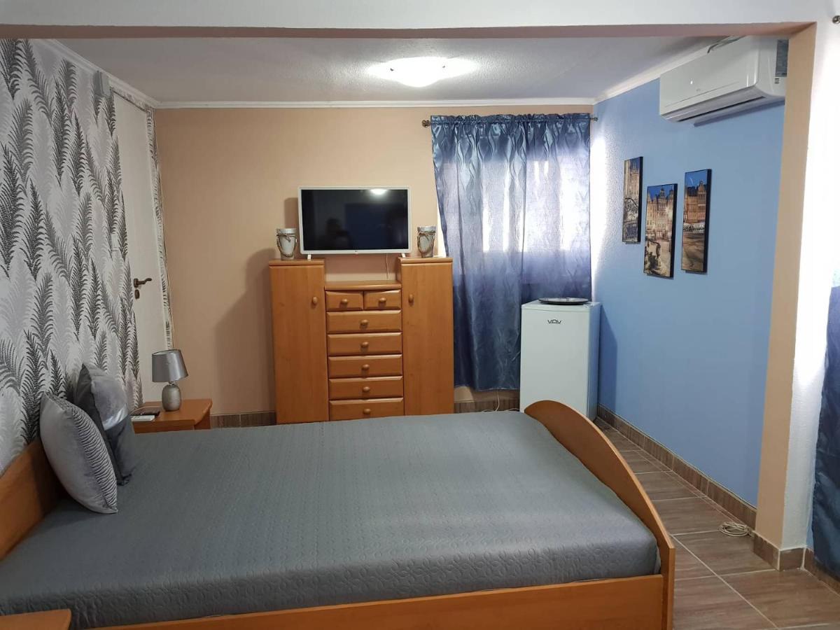 Airport16 Bed And Breakfast Вечеш Екстериор снимка