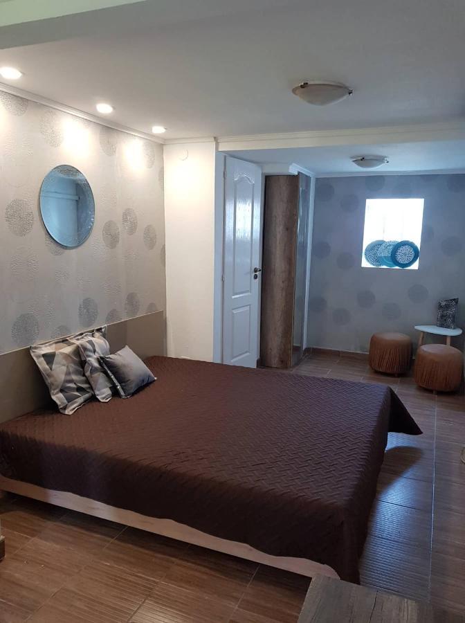 Airport16 Bed And Breakfast Вечеш Екстериор снимка