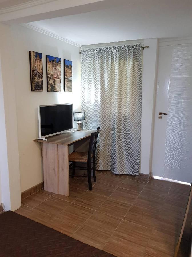 Airport16 Bed And Breakfast Вечеш Екстериор снимка