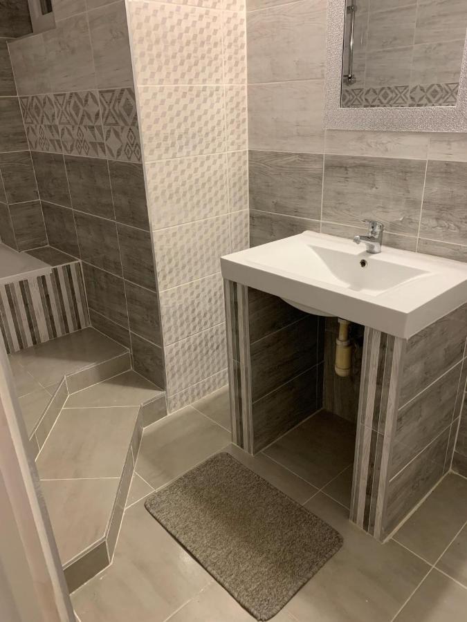 Airport16 Bed And Breakfast Вечеш Екстериор снимка