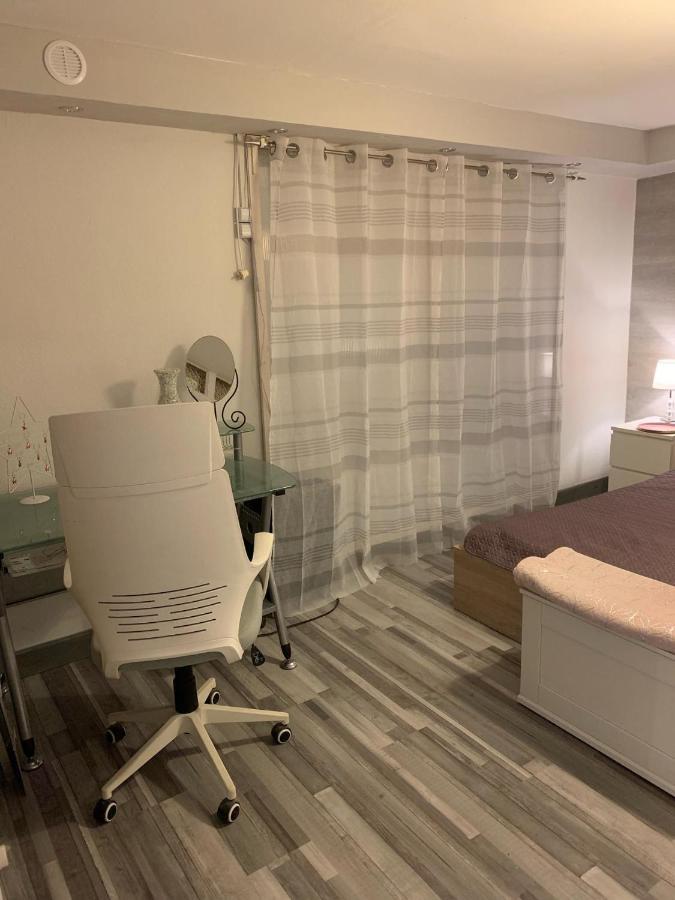 Airport16 Bed And Breakfast Вечеш Екстериор снимка