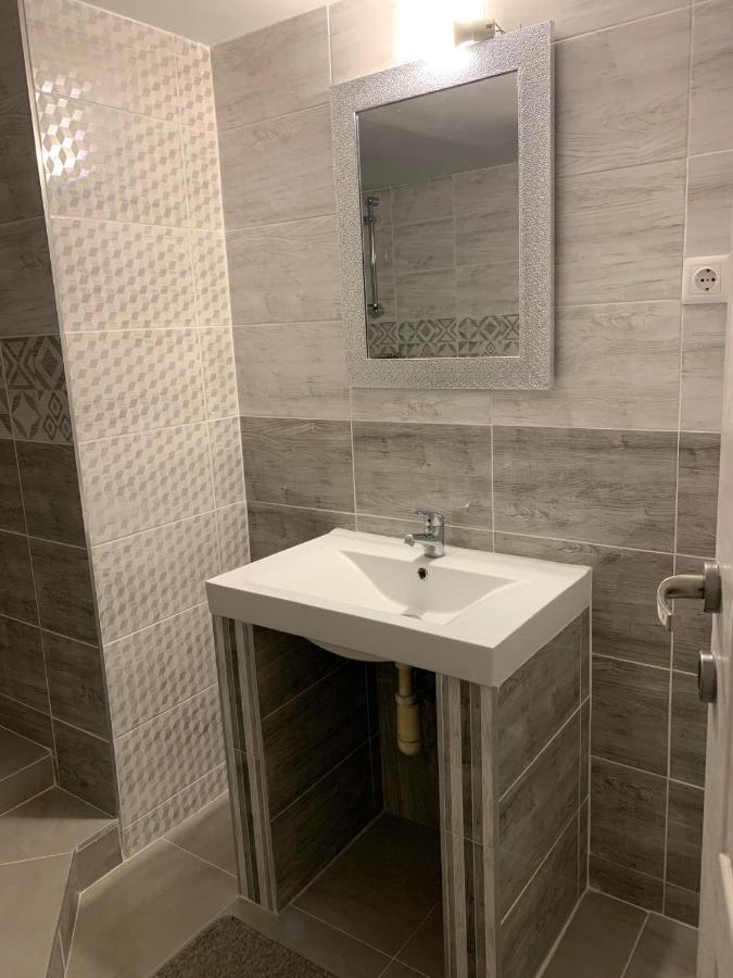 Airport16 Bed And Breakfast Вечеш Екстериор снимка