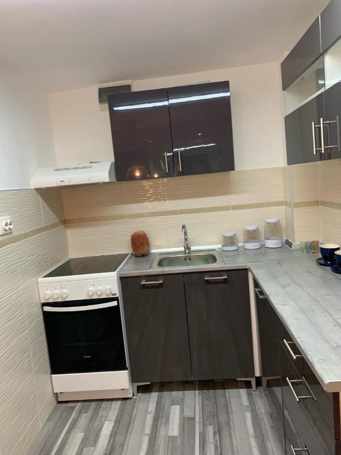 Airport16 Bed And Breakfast Вечеш Екстериор снимка