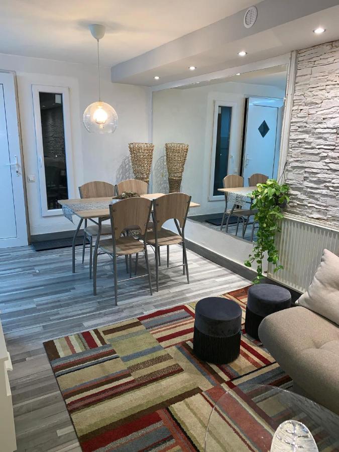 Airport16 Bed And Breakfast Вечеш Екстериор снимка